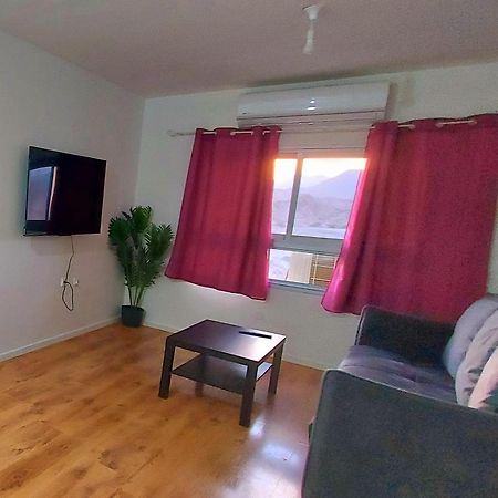Eilat Octopus Apartment: Two-Bedroom Suite with Seasonal Pool Exterior photo