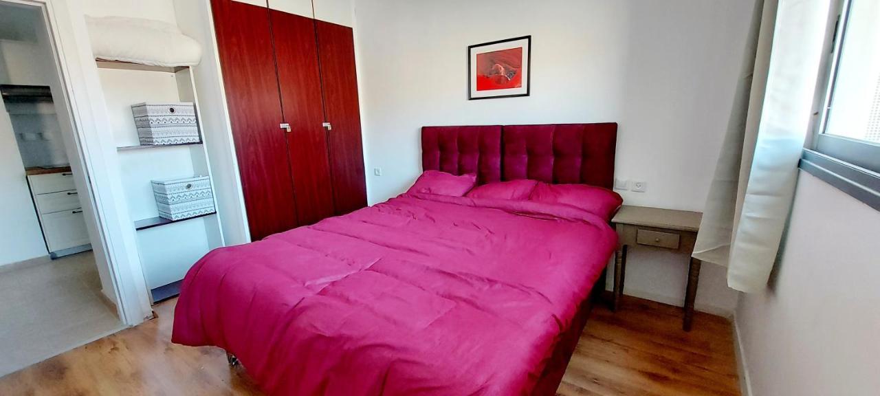 Eilat Octopus Apartment: Two-Bedroom Suite with Seasonal Pool Exterior photo