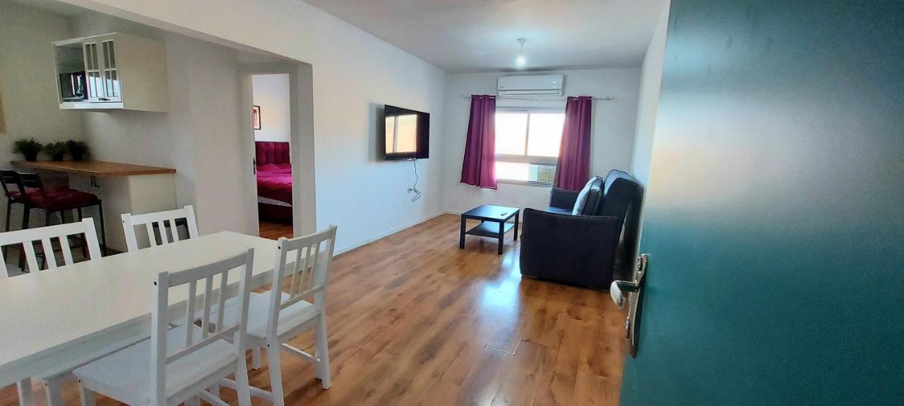 Eilat Octopus Apartment: Two-Bedroom Suite with Seasonal Pool Exterior photo