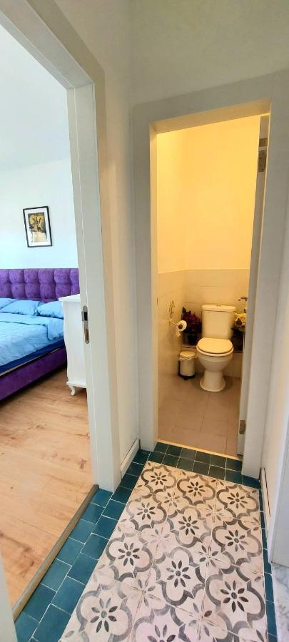 Eilat Octopus Apartment: Two-Bedroom Suite with Seasonal Pool Exterior photo
