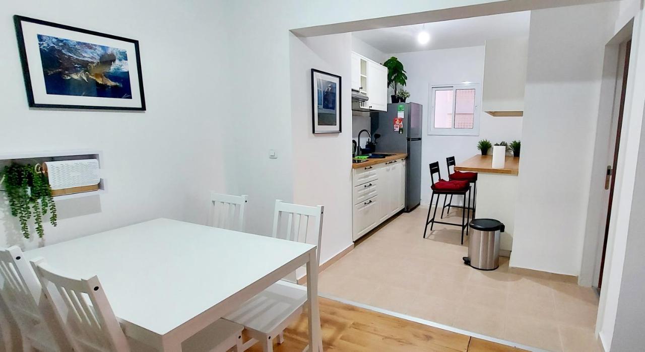 Eilat Octopus Apartment: Two-Bedroom Suite with Seasonal Pool Exterior photo