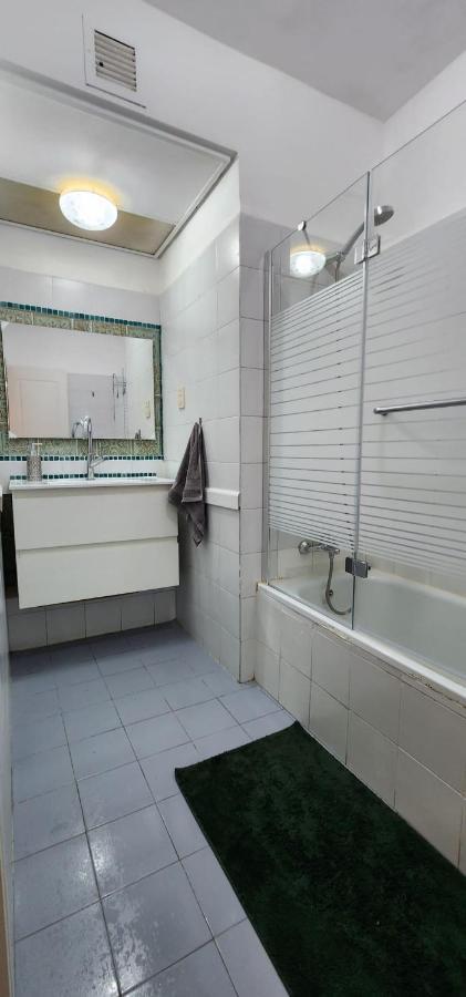 Eilat Octopus Apartment: Two-Bedroom Suite with Seasonal Pool Exterior photo